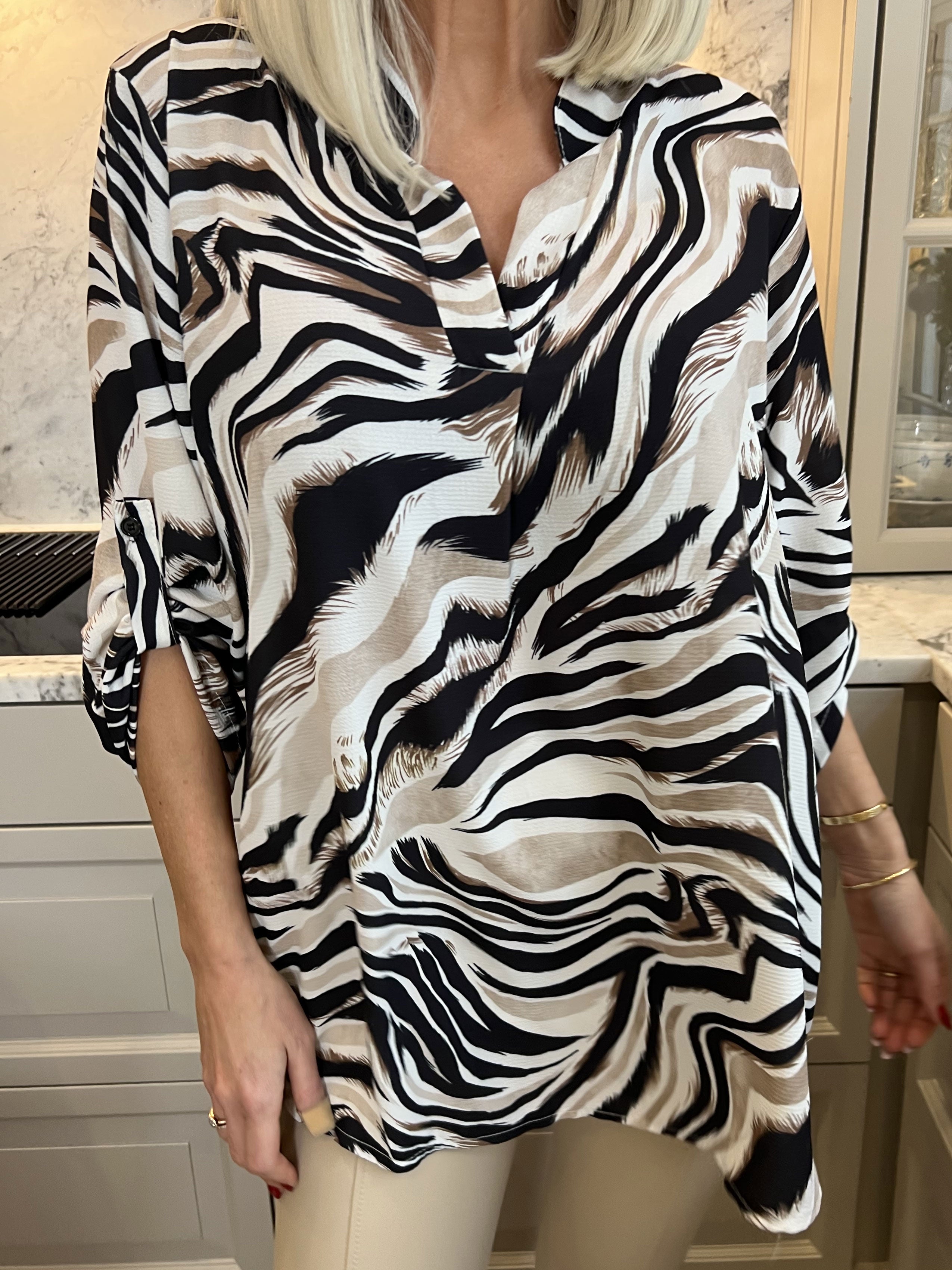 Vanesa Animal - Lätt och luftig tunika i djurmönster